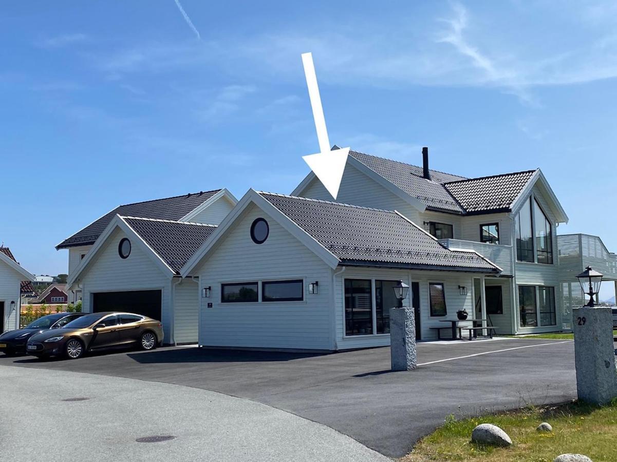Apartment With Boat Spangereid 外观 照片